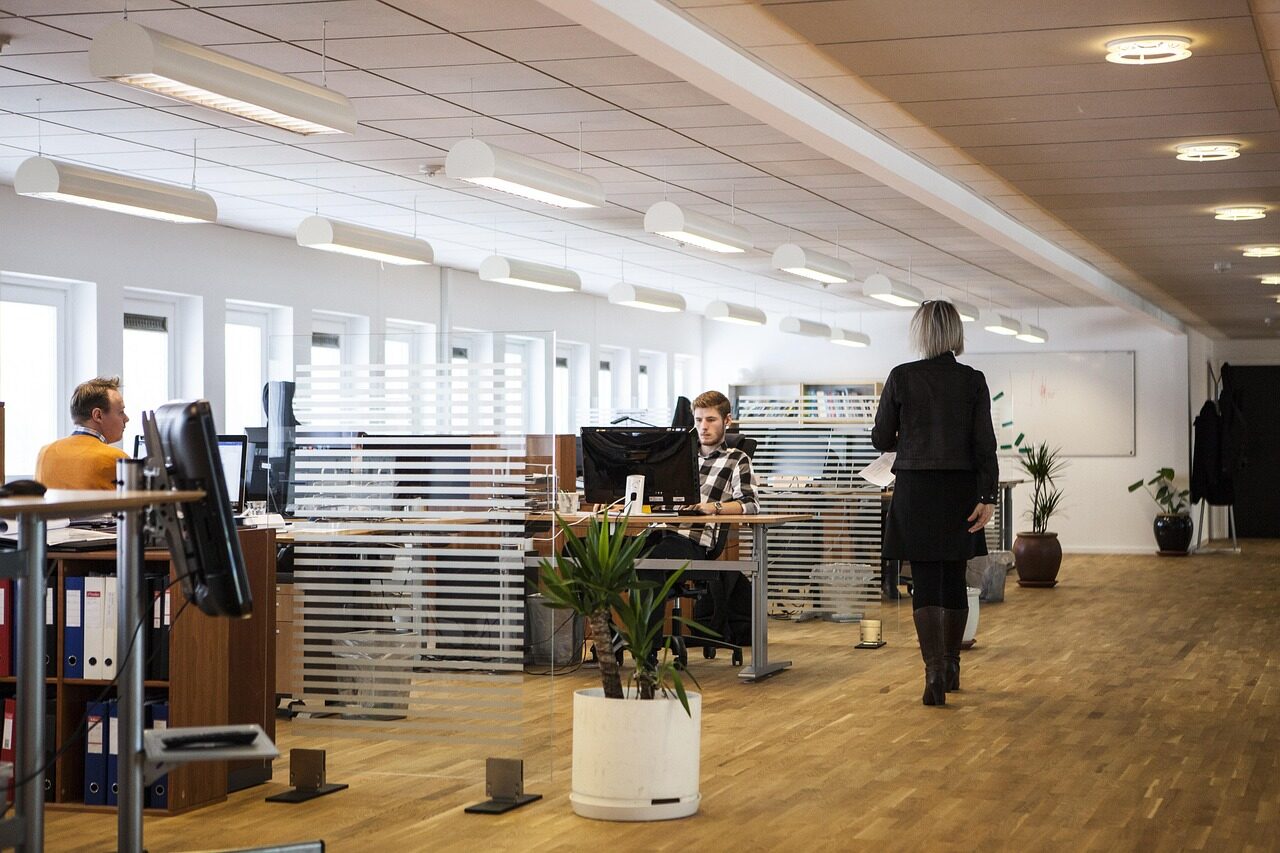 Six in Ten UK Workers Plan to Look for a New Job as Confidence Slumps